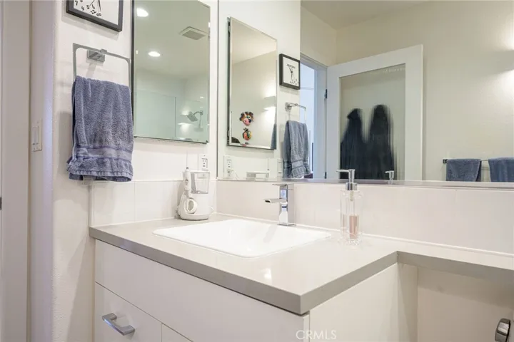 2233 Martin 318, Irvine, California 92612