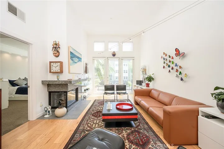 2233 Martin 318, Irvine, California 92612
