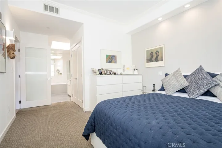 2233 Martin 318, Irvine, California 92612