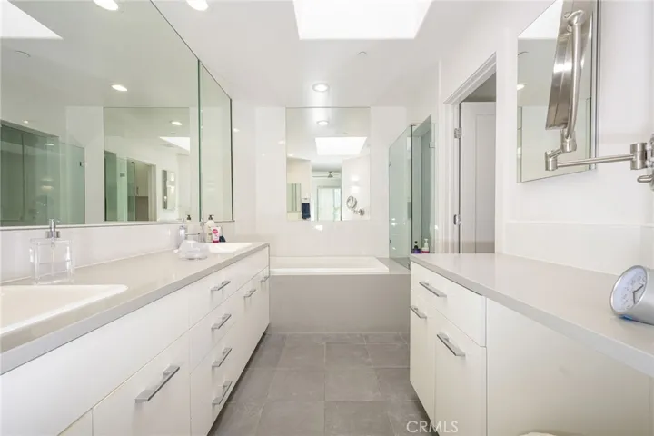 2233 Martin 318, Irvine, California 92612