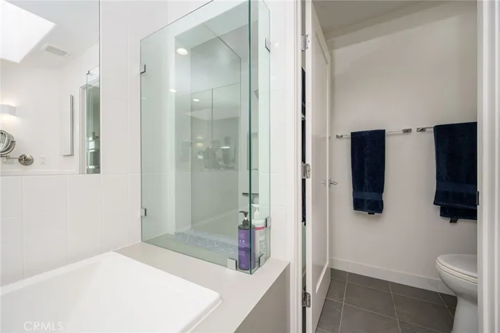 2233 Martin 318, Irvine, California 92612