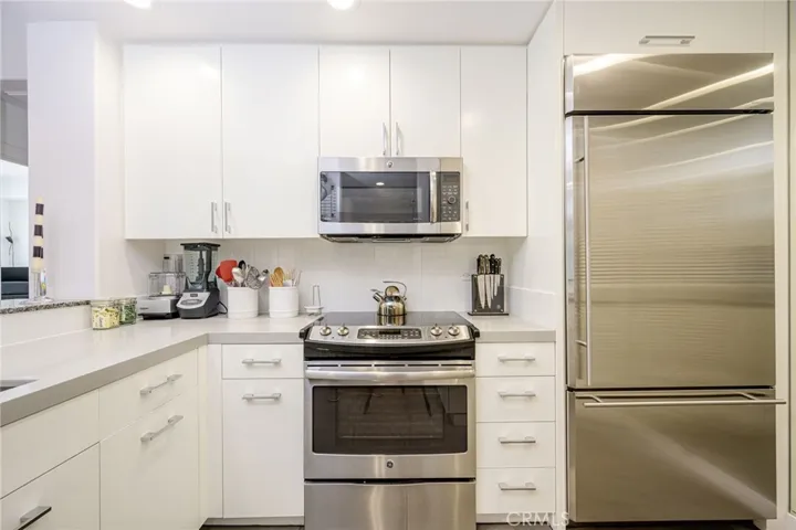 2233 Martin 318, Irvine, California 92612