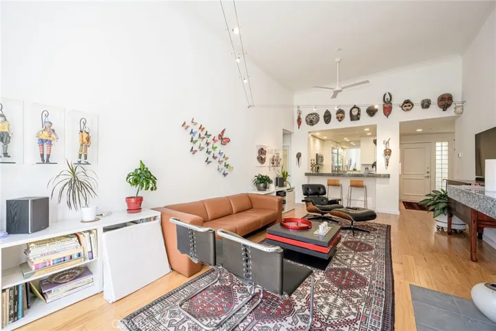 2233 Martin 318, Irvine, California 92612