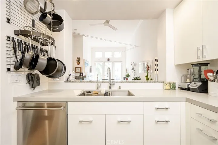 2233 Martin 318, Irvine, California 92612