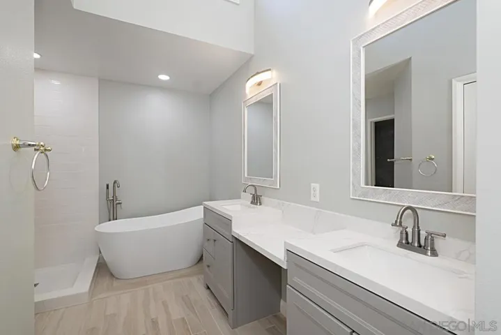 8533 Circle R Valley Ln, Escondido, California 92026