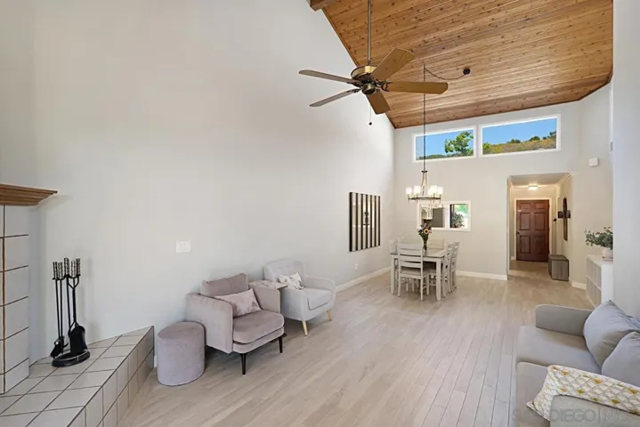 8533 Circle R Valley Ln, Escondido, California 92026