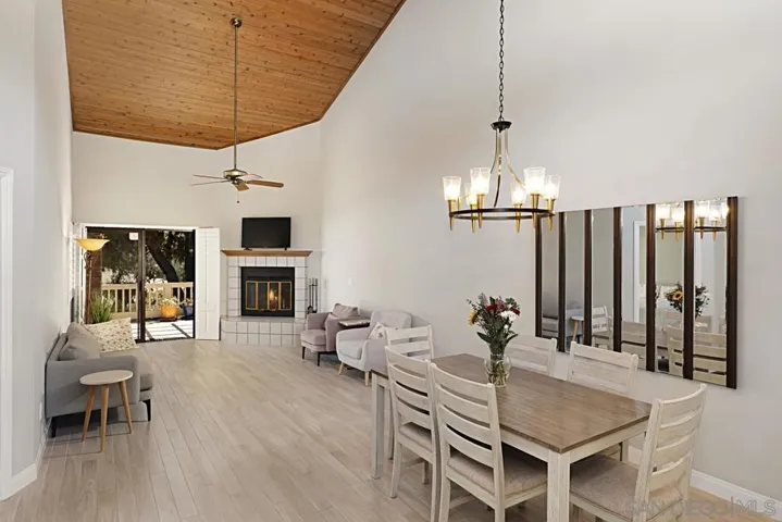 8533 Circle R Valley Ln, Escondido, California 92026