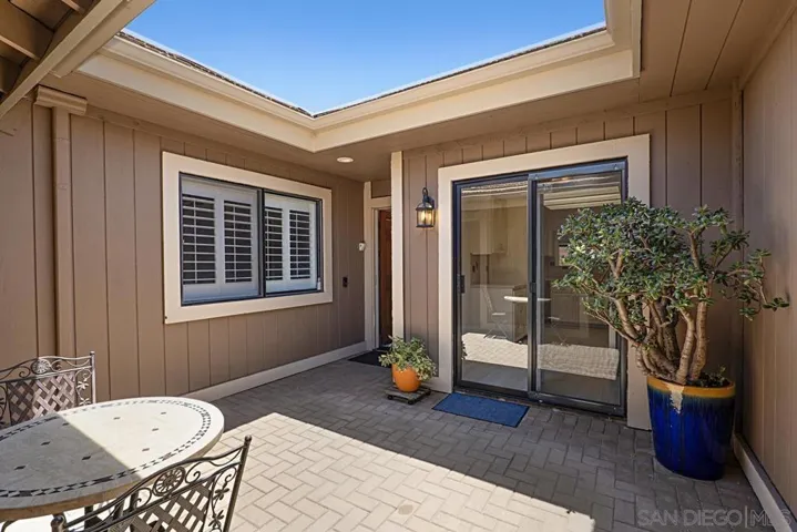8533 Circle R Valley Ln, Escondido, California 92026