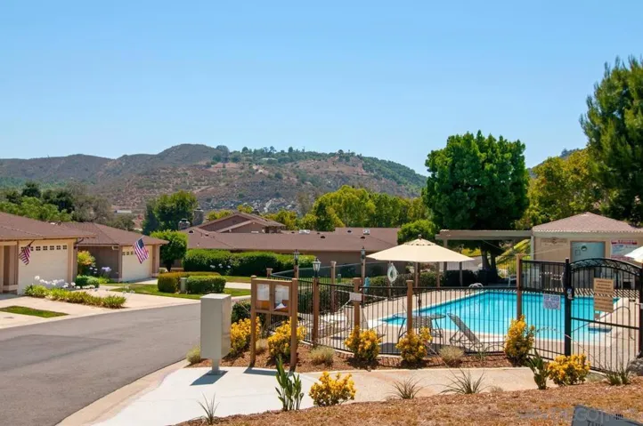 8533 Circle R Valley Ln, Escondido, California 92026