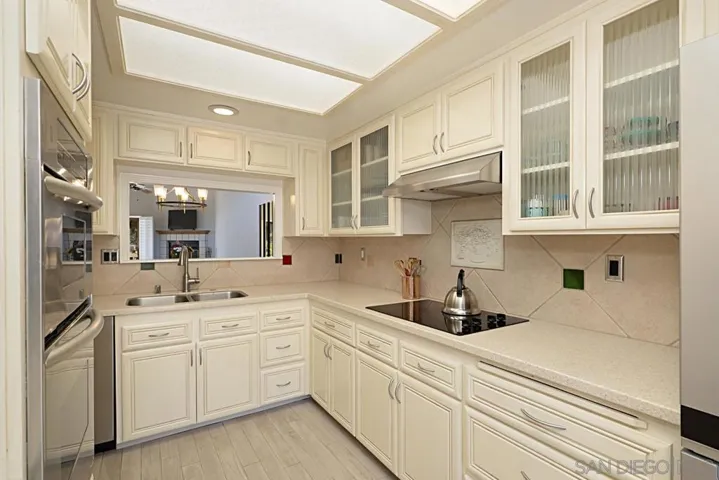 8533 Circle R Valley Ln, Escondido, California 92026