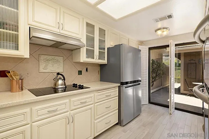 8533 Circle R Valley Ln, Escondido, California 92026