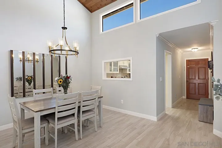 8533 Circle R Valley Ln, Escondido, California 92026