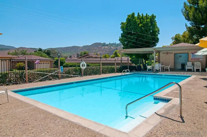8533 Circle R Valley Ln, Escondido, California 92026