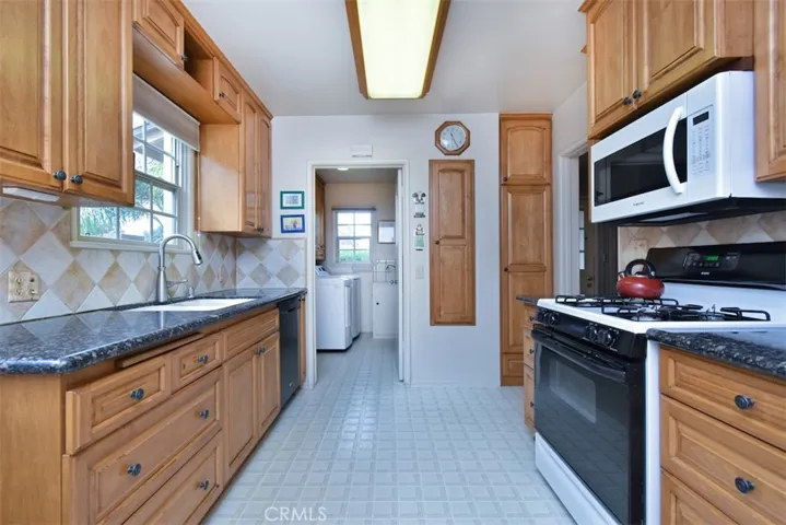 6832 Cantaloupe Avenue, Van Nuys, California 91405