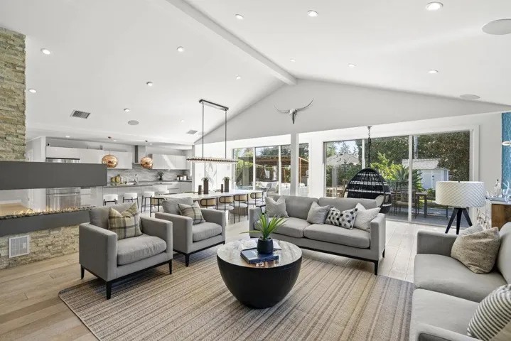 110 El Caminito Avenue, Campbell, California 95008