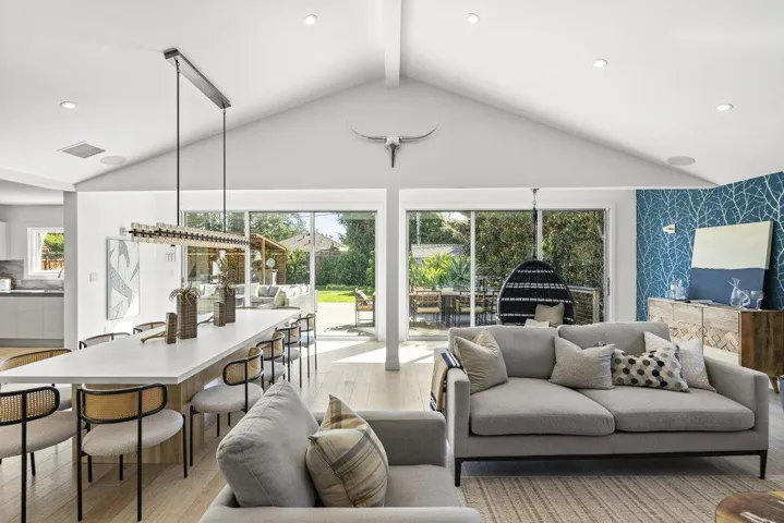 110 El Caminito Avenue, Campbell, California 95008