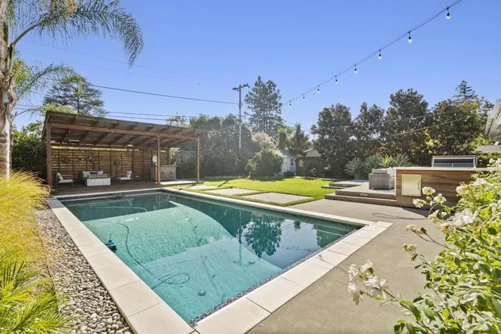 110 El Caminito Avenue, Campbell, California 95008