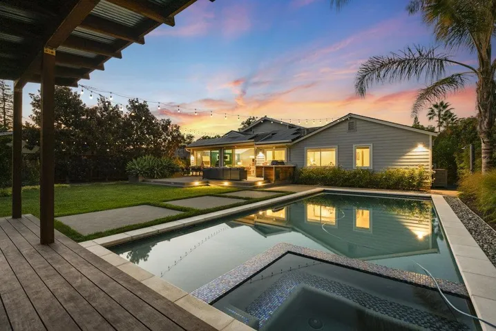 110 El Caminito Avenue, Campbell, California 95008