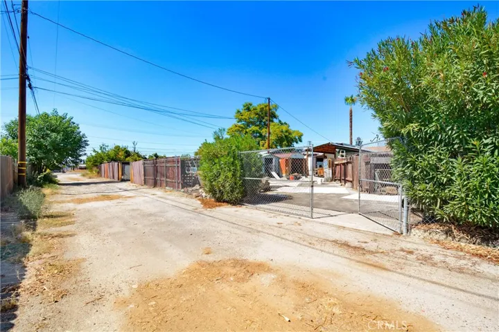 338 E 5th Street, San Jacinto, California 92583