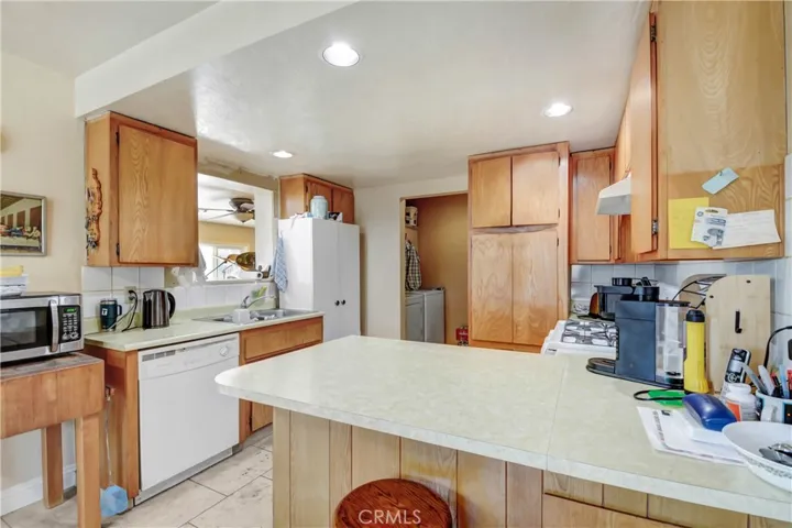 338 E 5th Street, San Jacinto, California 92583