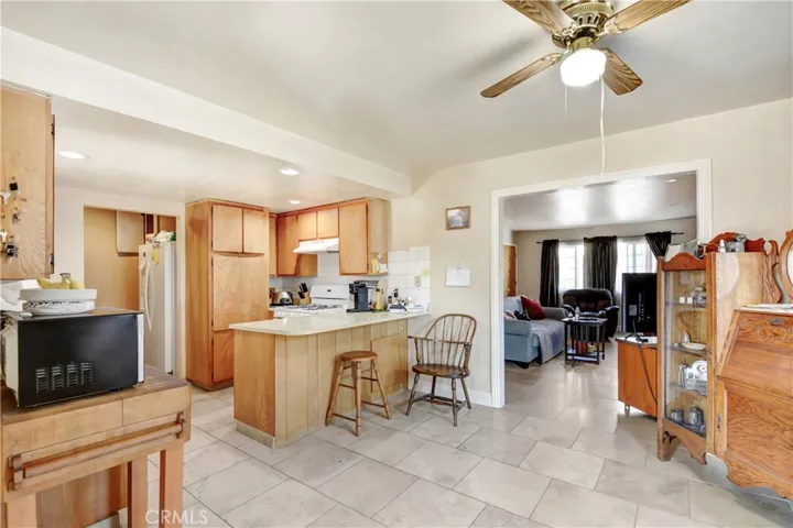 338 E 5th Street, San Jacinto, California 92583