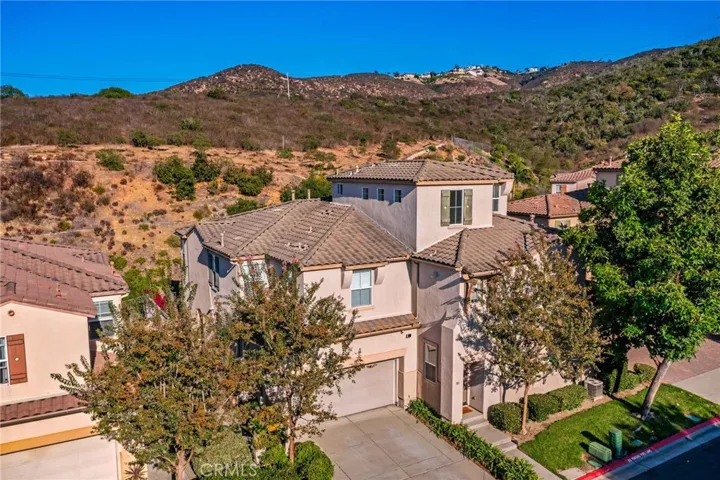 Tri-level condo/townhome