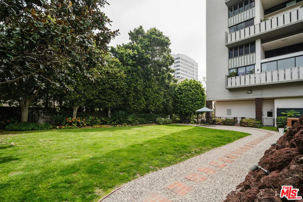 10375 Wilshire Boulevard 11h, Los Angeles, California 90024 home-pic-28