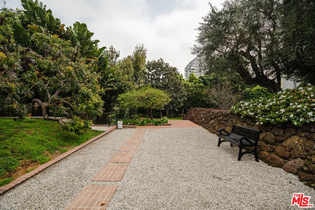 10375 Wilshire Boulevard 11h, Los Angeles, California 90024 home-pic-27