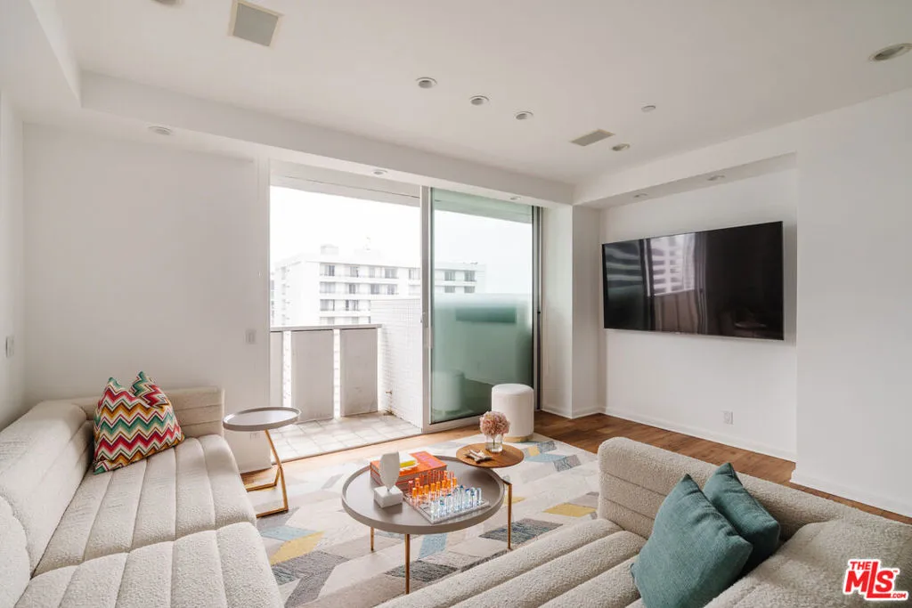 10375 Wilshire Boulevard 11h, Los Angeles, California 90024 home-pic-4