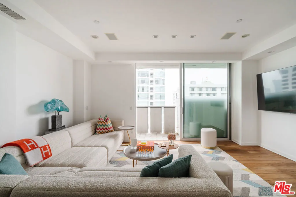 10375 Wilshire Boulevard 11h, Los Angeles, California 90024 home-pic-3