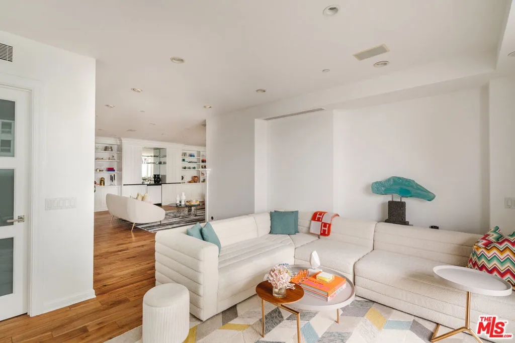 10375 Wilshire Boulevard 11h, Los Angeles, California 90024 home-pic-2