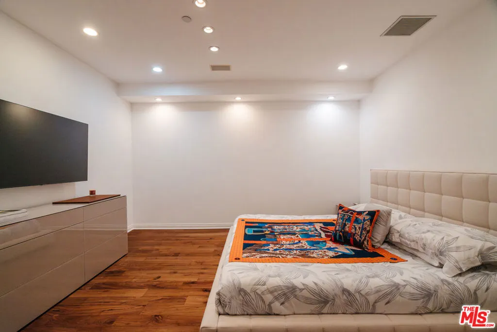 10375 Wilshire Boulevard 11h, Los Angeles, California 90024 home-pic-22
