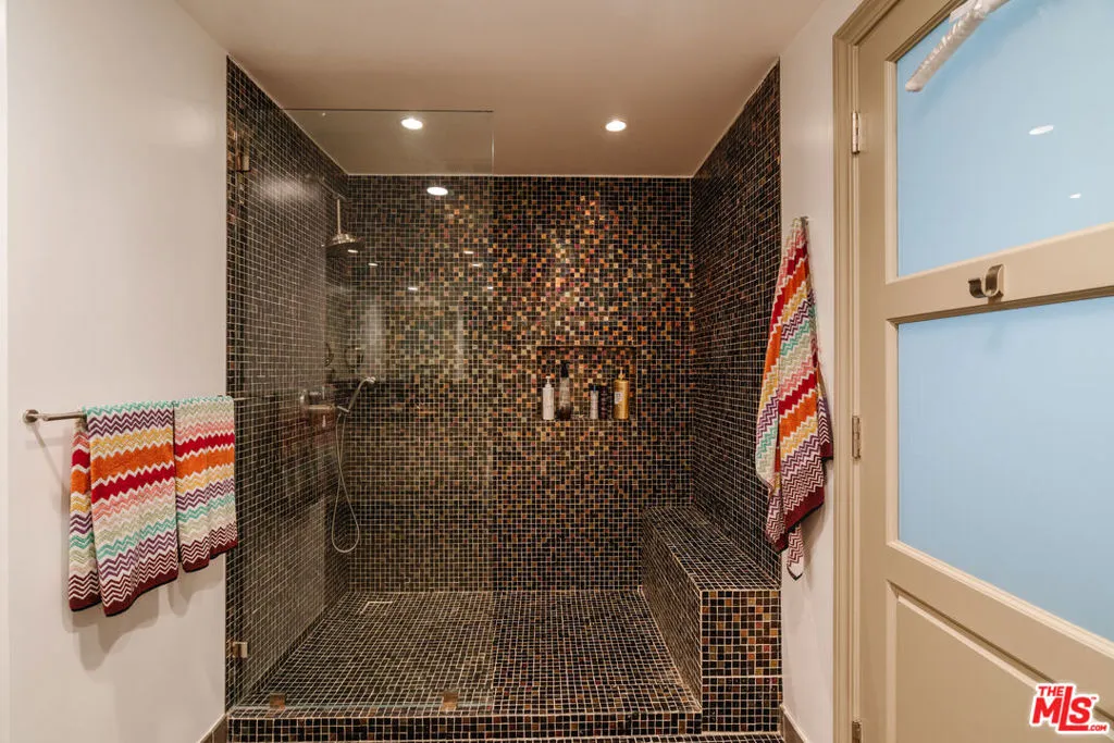 10375 Wilshire Boulevard 11h, Los Angeles, California 90024 home-pic-21