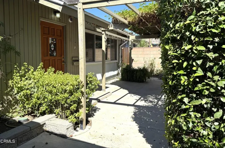 10563Hillview_FrontDoor