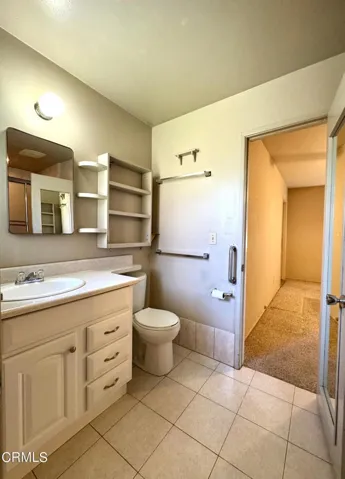 10563Hillview_Photo_Bath1b