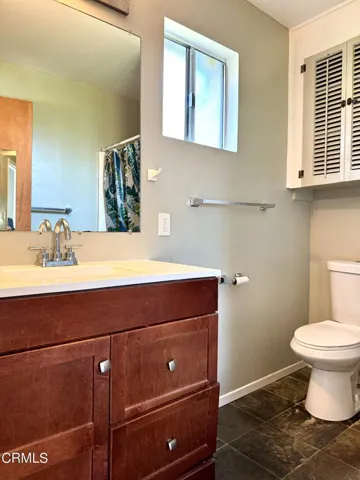 10563Hillview_Photo_AptBath