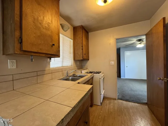 10563Hillview_Photo_AptKitchenette