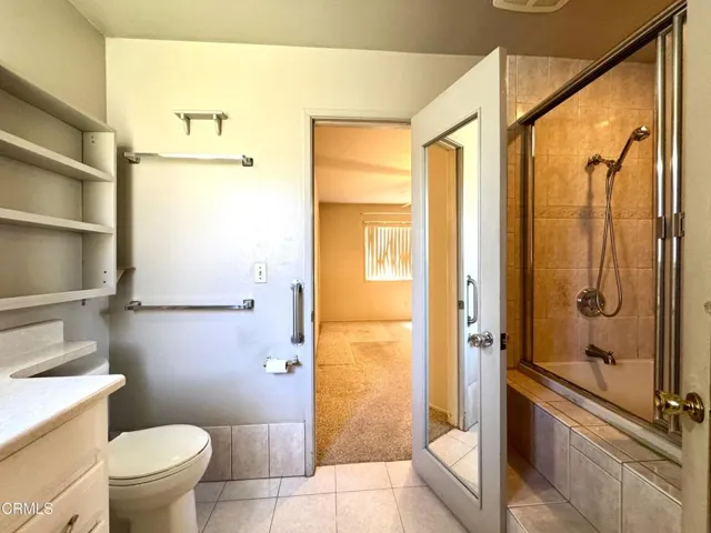 10563Hillview_Photo_Bath1