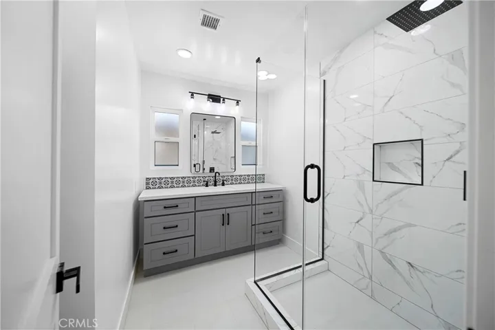 651 Workman BATH 1