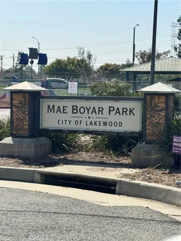 Walking distance to Mae Boyar Park