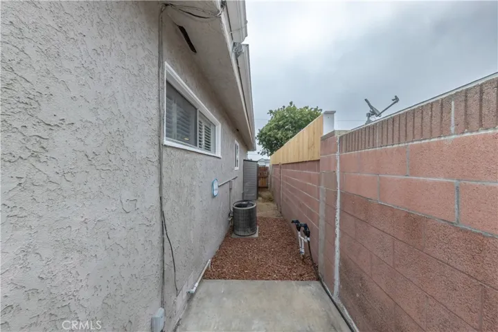 View of the side yard