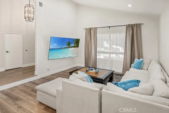 9350 Tampa Avenue, Northridge, California 91324