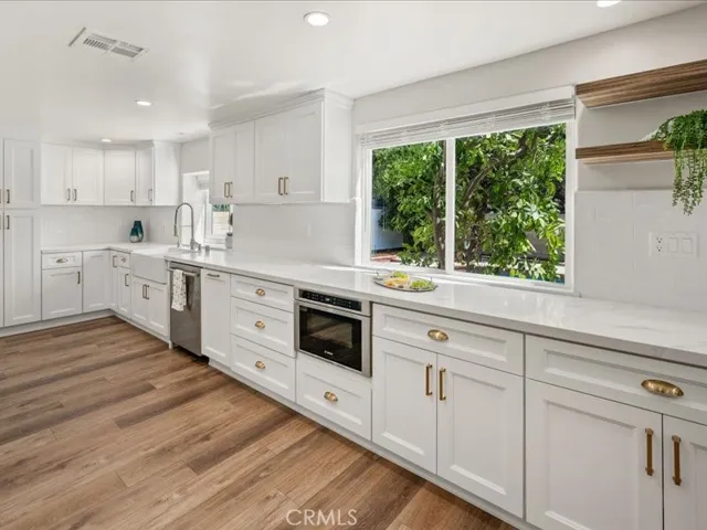9350 Tampa Avenue, Northridge, California 91324