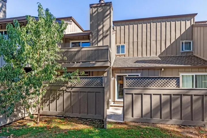 204 Charter Oaks Circle, Los Gatos, California 95032