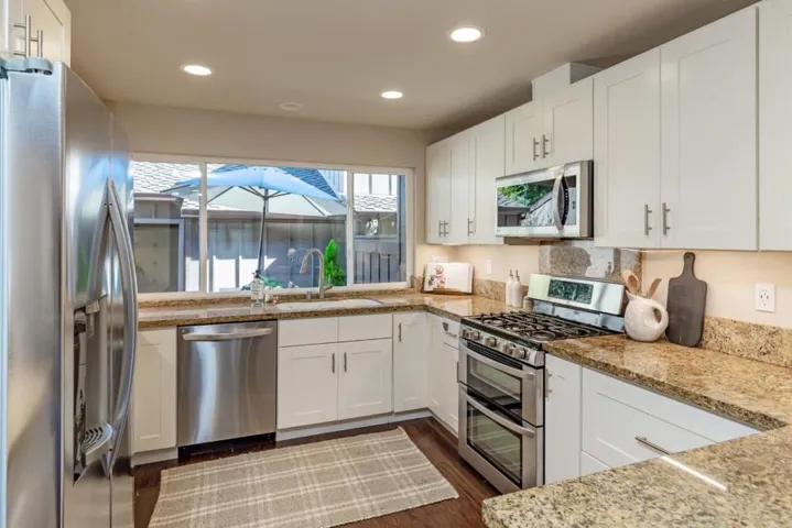 204 Charter Oaks Circle, Los Gatos, California 95032