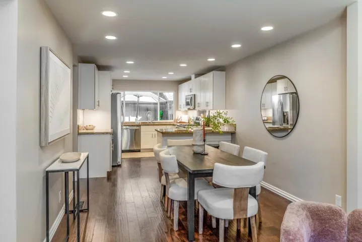 204 Charter Oaks Circle, Los Gatos, California 95032