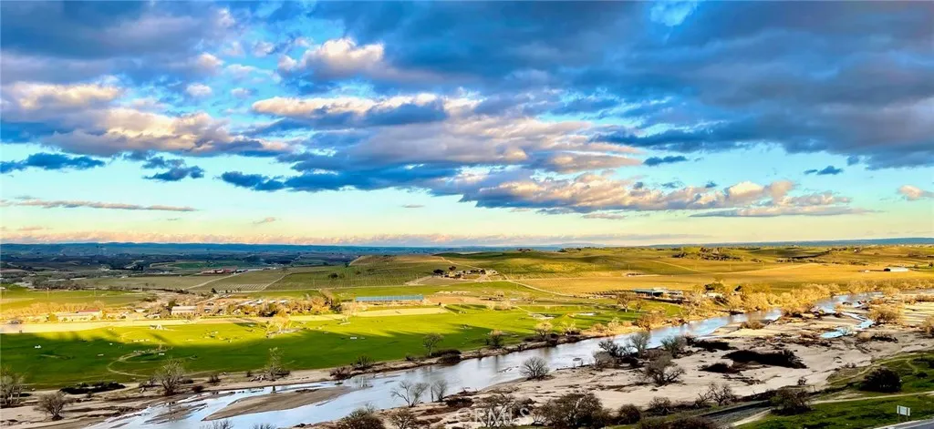 8560 Warren Road, Paso Robles, California 93446