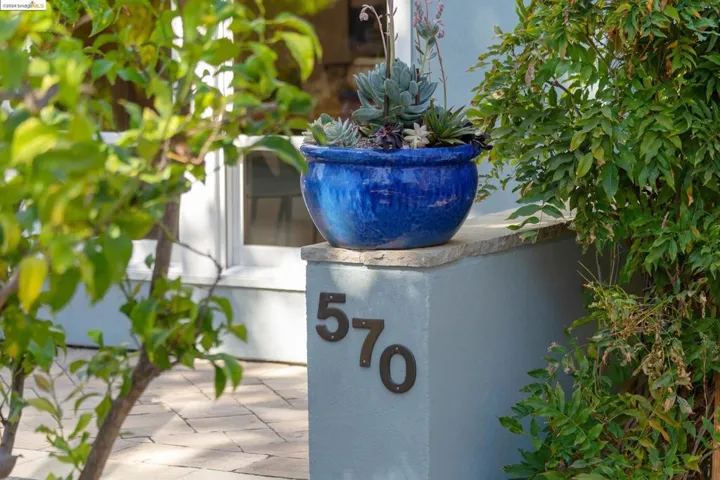 570 Crofton Ave, Piedmont, California 94610