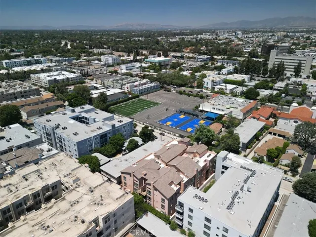 10862 Bloomfield Street 106, Toluca Lake, California 91602