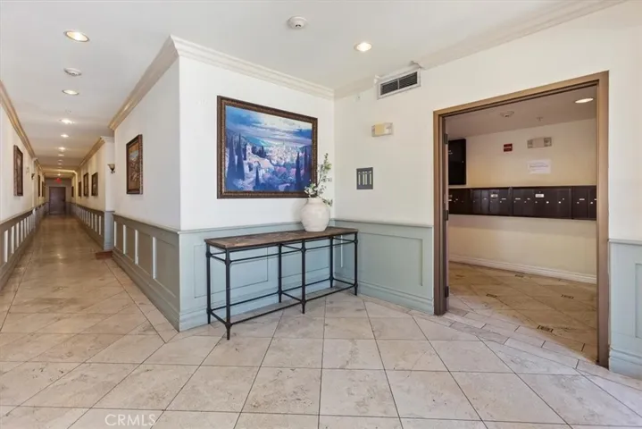 10862 Bloomfield Street 106, Toluca Lake, California 91602